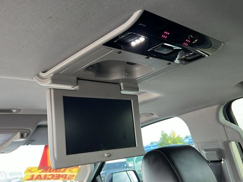 Used 2017 Cadillac Escalade Premium Luxury image 18