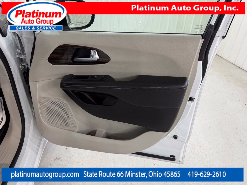 Used 2023 Chrysler Pacifica Limited FWD image 43
