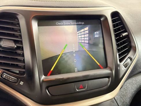 Used 2016 Jeep Cherokee Limited image 23