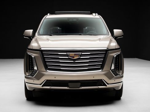 Used 2025 Cadillac Escalade ESV Premium Luxury Platinum AWD/4WD image 7