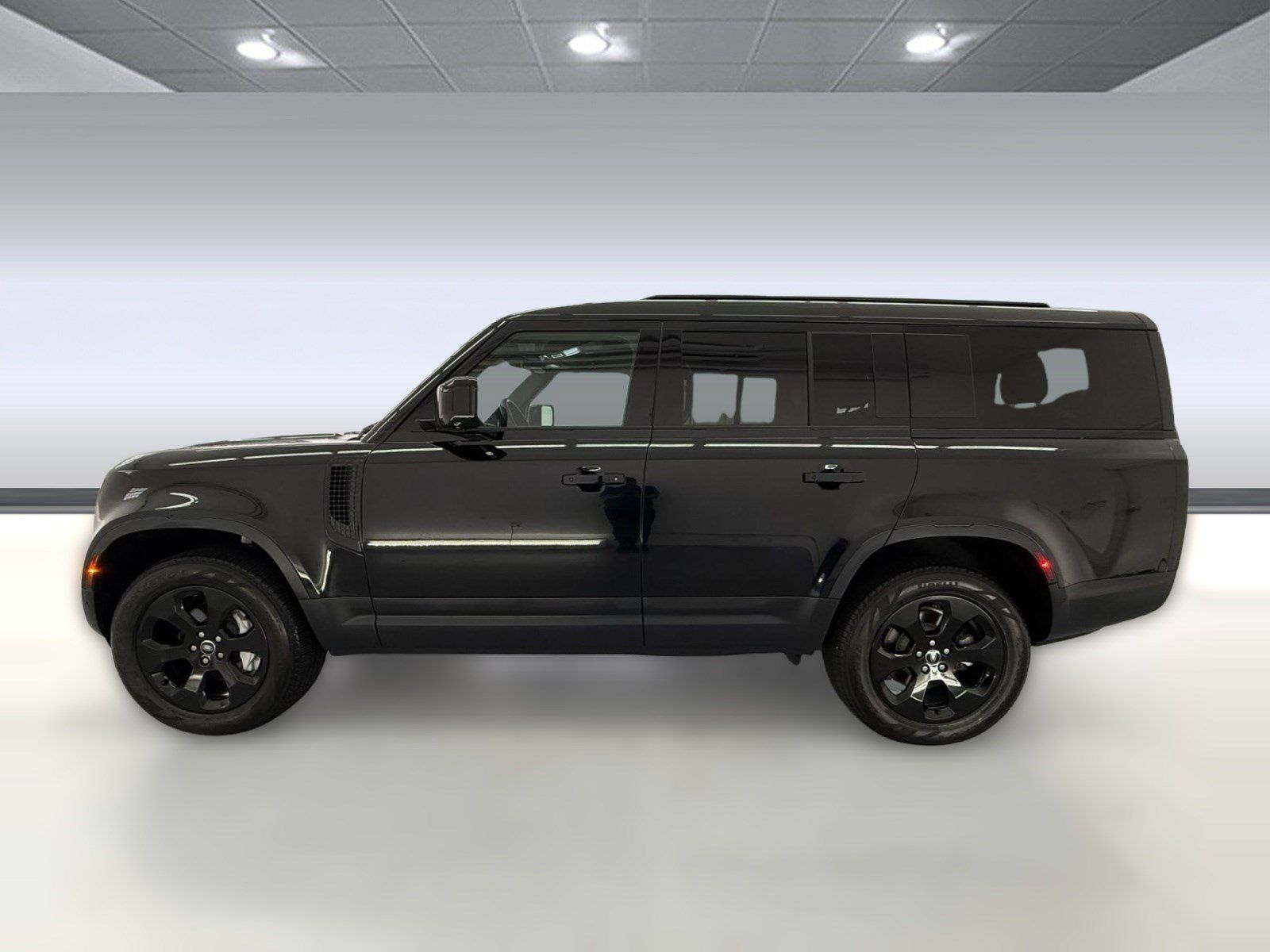 Used 2025 Land Rover Defender 130 S AWD/4WD image 2