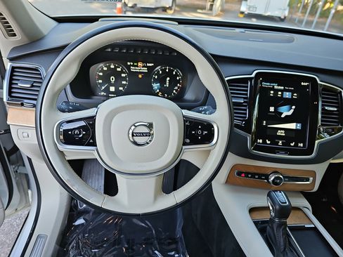 Used 2021 Volvo XC90 T6 Momentum image 17