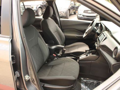 Used 2020 Nissan Kicks S FWD image 10