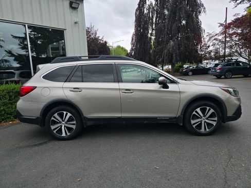 Used 2019 Subaru Outback 2.5i Limited w/ Protection Package #1 AWD/4WD image 3