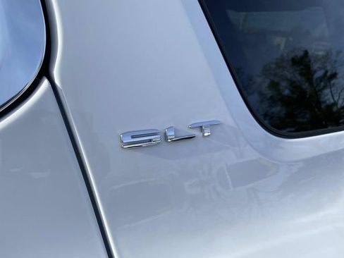 Used 2023 GMC Acadia SLT w/ Technology Package image 12