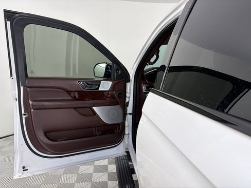 Used 2019 Lincoln Navigator L Black Label w/ Cargo Package AWD/4WD image 10