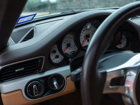 Used 2015 Porsche 911 Turbo S image 23