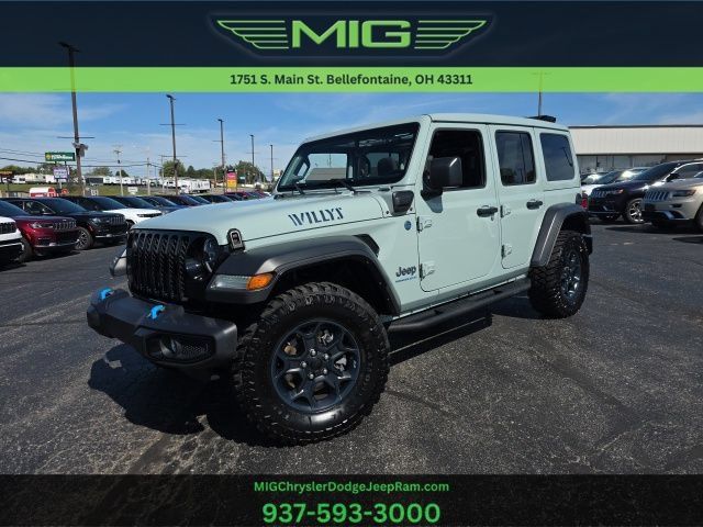 Used 2023 Jeep Wrangler Unlimited w/ Sun & Screen Package AWD/4WD image 1