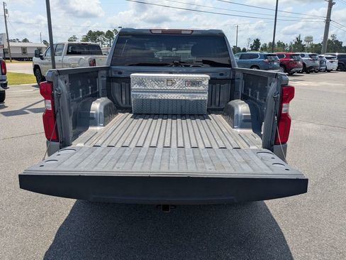 Used 2020 Chevrolet Silverado 1500 Custom w/ Custom Value Package AWD/4WD image 13
