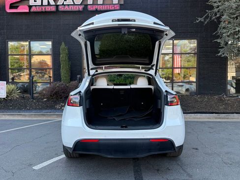 Used 2021 Tesla Model Y Long Range image 17
