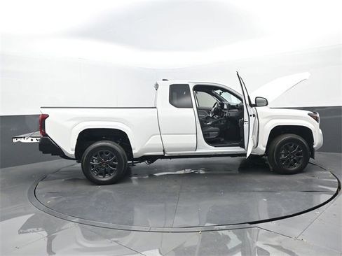 Used 2024 Toyota Tacoma SR image 31
