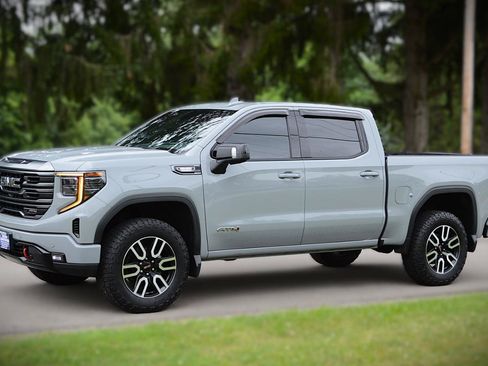 Used 2024 GMC Sierra 1500 AT4 w/ Technology Package AWD/4WD image 42