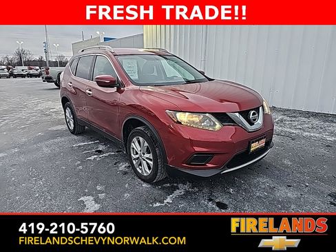 Used 2014 Nissan Rogue SV image 3