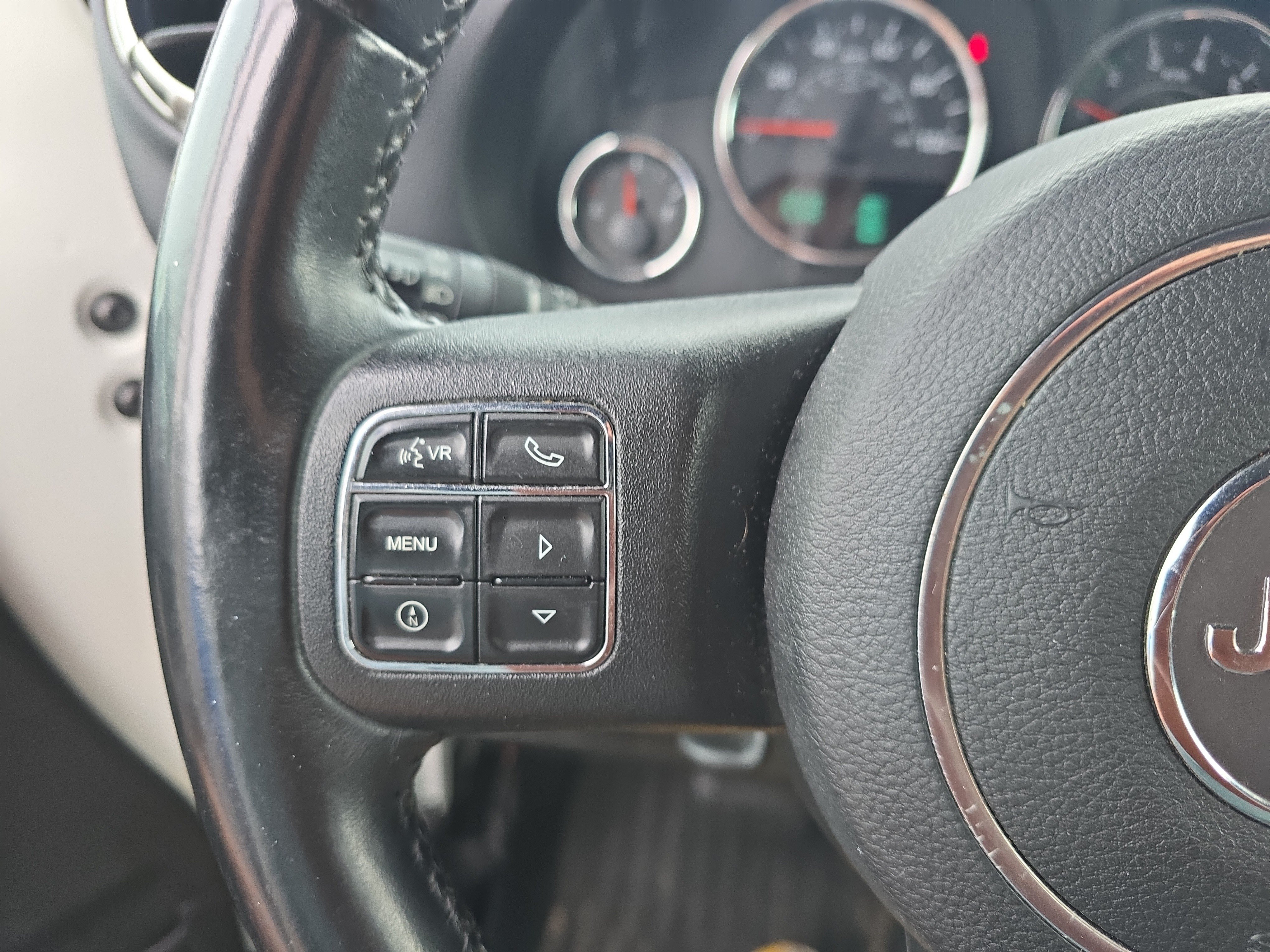 Used 2018 Jeep Wrangler Unlimited Sahara w/ Connectivity Group AWD/4WD image 21