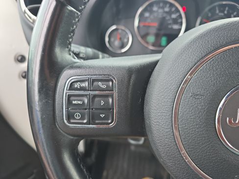 Used 2018 Jeep Wrangler Unlimited Sahara w/ Connectivity Group AWD/4WD image 21