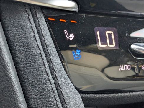 Used 2023 Cadillac XT6 Sport w/ Technology Package image 18