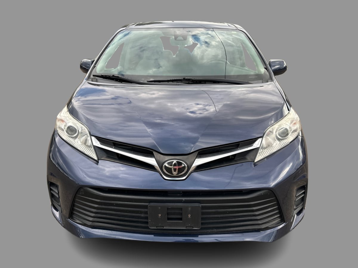 Used 2020 Toyota Sienna LE w/ LE Preferred Package FWD image 38