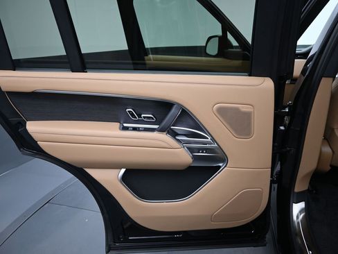 New 2026 Land Rover Range Rover Long Wheelbase SE AWD/4WD image 19