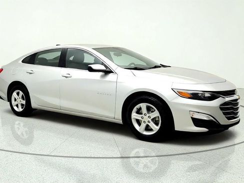 Used 2022 Chevrolet Malibu LS w/ Driver Confidence Package FWD image 3