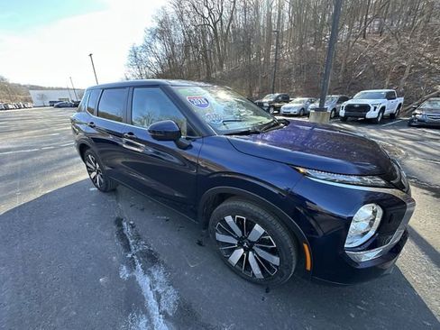 Used 2025 Mitsubishi Outlander SE image 11