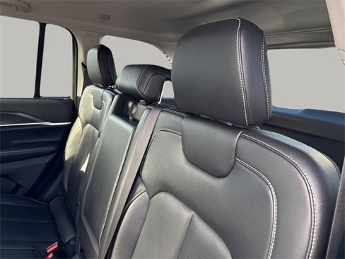 Used 2023 Jeep Grand Cherokee Limited w/ Luxury Tech Group II image 19