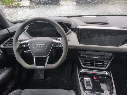 Used 2023 Audi e-tron GT Premium Plus w/ Performance Package image 10