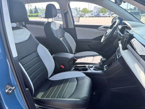 Certified 2025 Volkswagen Taos SEL AWD/4WD image 27