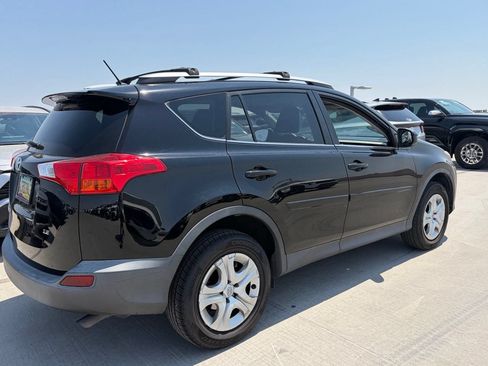 Used 2015 Toyota RAV4 LE FWD image 2