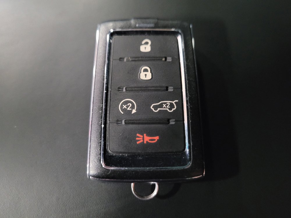 Used 2022 Jeep Grand Cherokee Overland AWD/4WD image 32