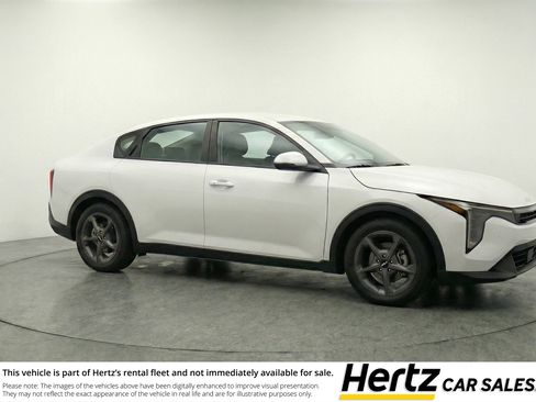 Used 2025 Kia K4 LXS image 1