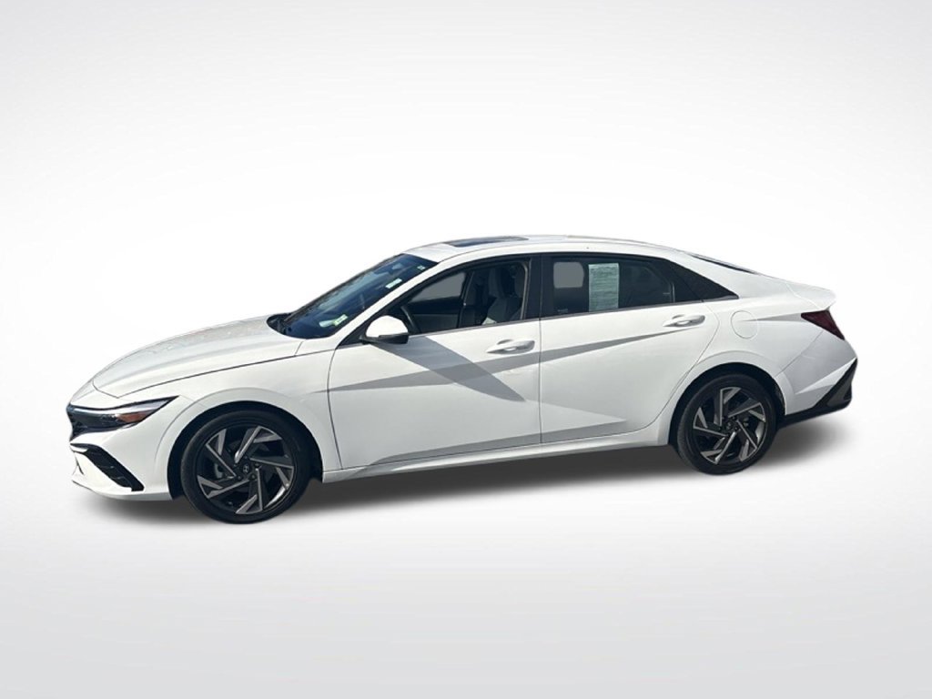 Used 2025 Hyundai Elantra Limited FWD image 4