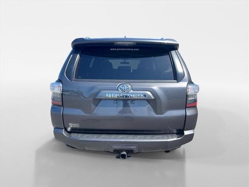 Used 2017 Toyota 4Runner SR5 AWD/4WD image 4