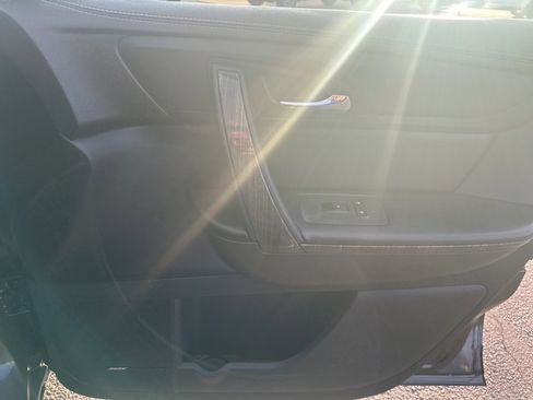 Used 2015 GMC Acadia SLT image 32