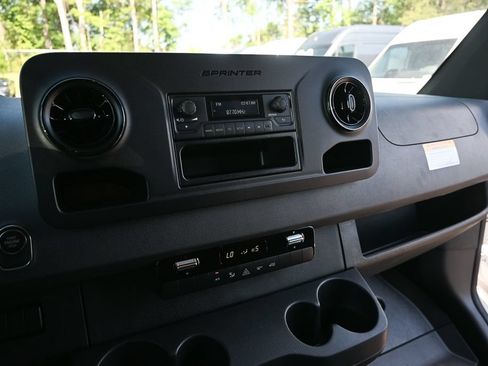 Used 2025 Mercedes-Benz Sprinter 2500 image 14