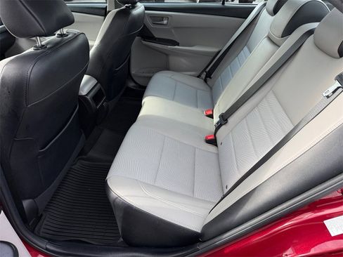 Used 2017 Toyota Camry SE image 11