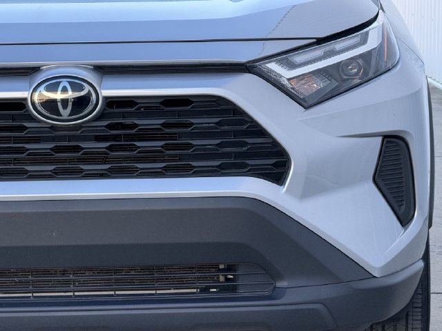Used 2025 Toyota RAV4 XLE FWD image 9