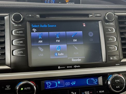 Used 2018 Toyota Highlander XLE AWD/4WD image 21