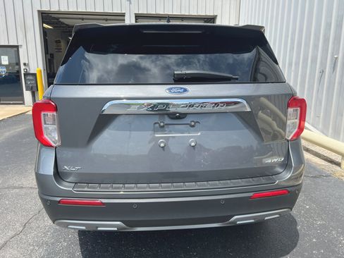 Used 2023 Ford Explorer XLT w/ Equipment Group 202A AWD/4WD image 8