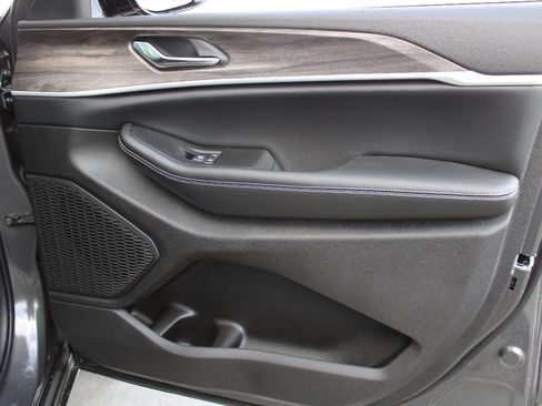 New 2026 Jeep Grand Cherokee Altitude AWD/4WD image 24