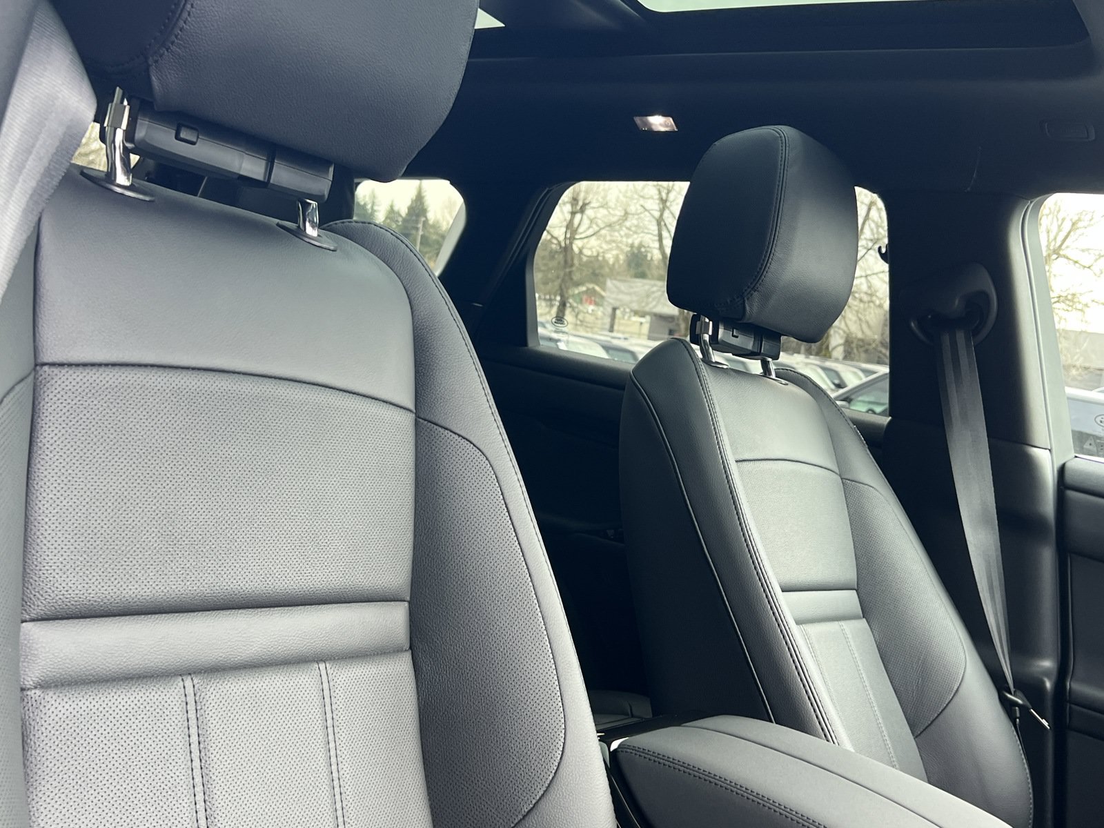 New 2025 Land Rover Range Rover Evoque Dynamic SE AWD/4WD image 10