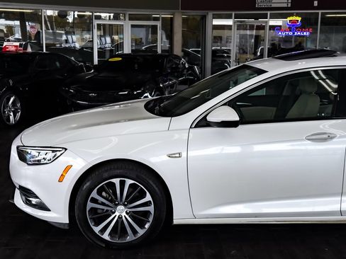 Used 2019 Buick Regal Essence w/ Driver Confidence Package I image 8