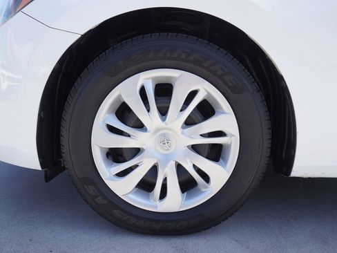 Used 2019 Toyota Yaris L FWD image 19
