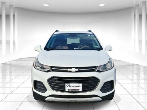 Used 2017 Chevrolet Trax LT w/ LT Convenience Package FWD image 5