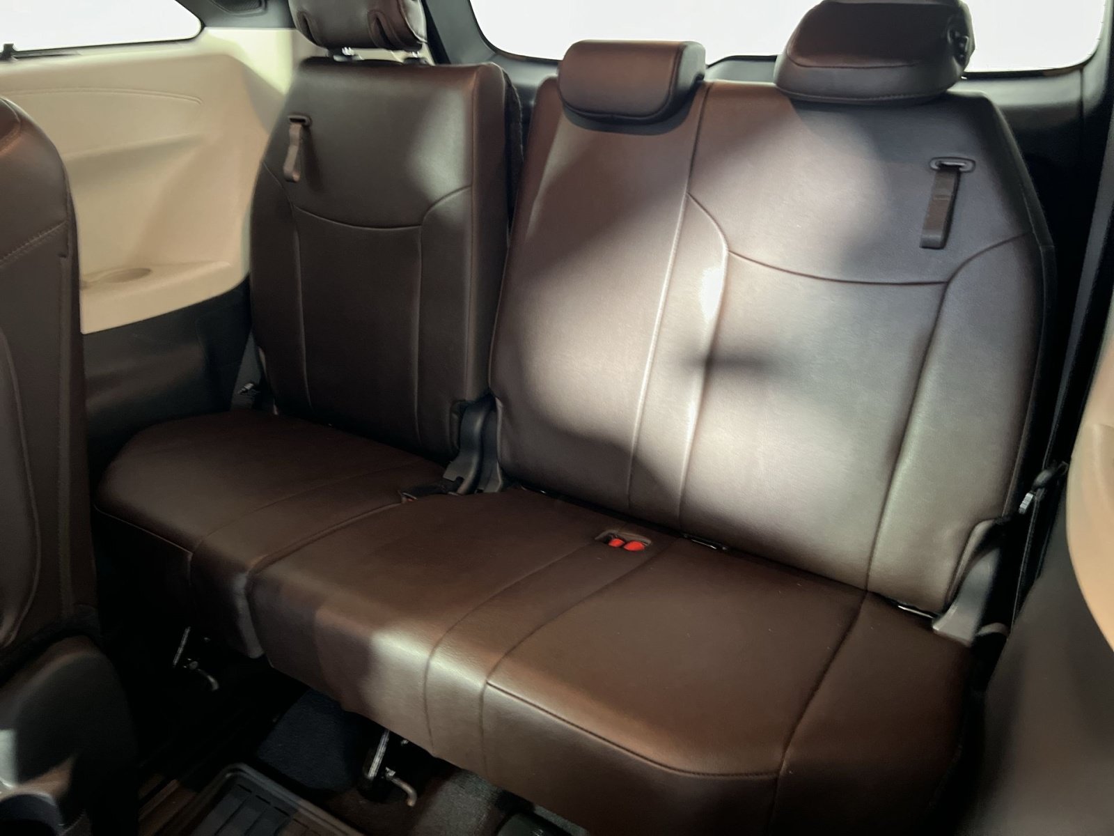 Used 2024 Toyota Sienna Platinum AWD/4WD image 26
