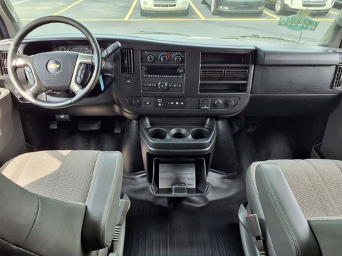 Used 2018 Chevrolet Express 2500 w/ Driver Convenience Package RWD image 11