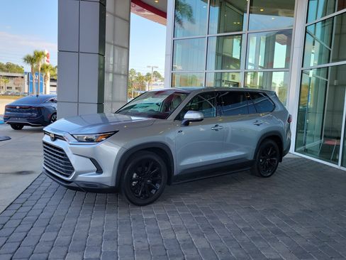 Certified 2025 Toyota Grand Highlander FWD image 32