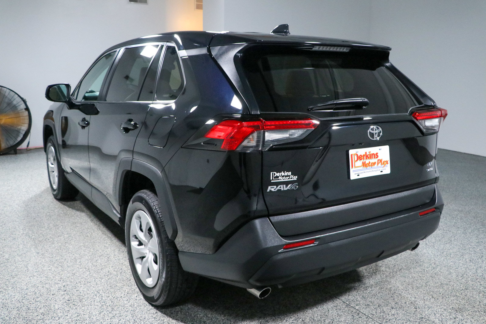 Used 2023 Toyota RAV4 LE AWD/4WD image 9
