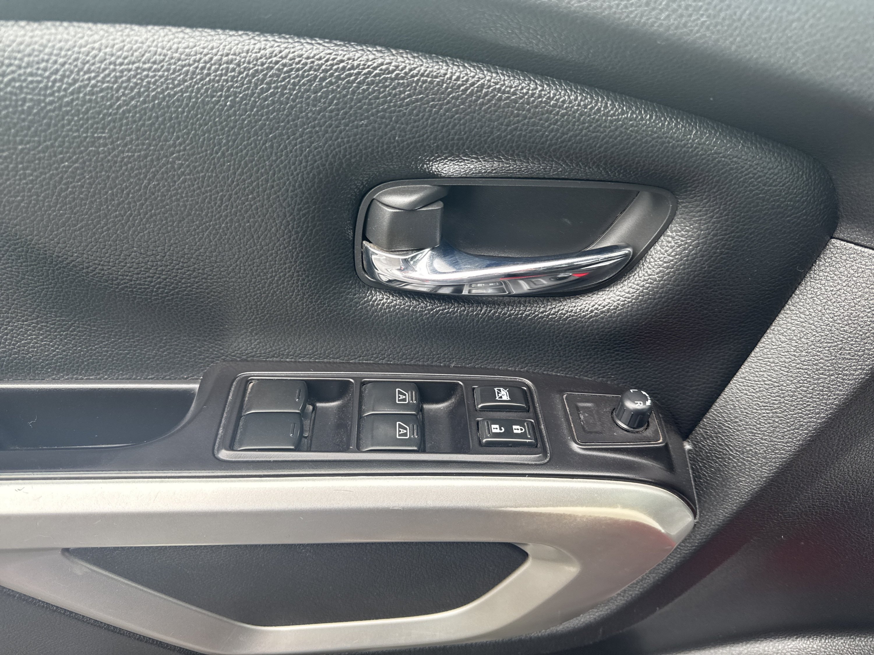 Used 2021 Nissan Titan SV w/ SV Convenience Package AWD/4WD image 12