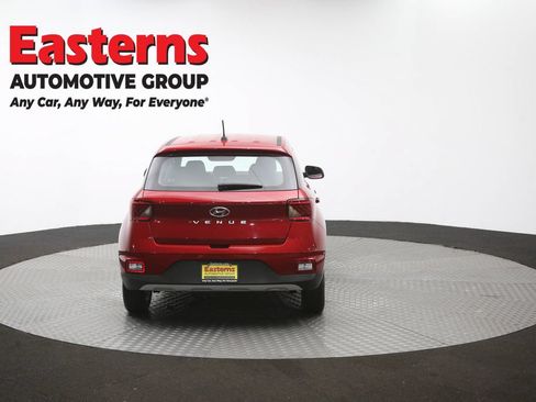 Used 2025 Hyundai Venue SE FWD image 35