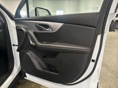 Used 2025 Chevrolet Blazer LT image 32